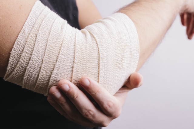 追突事故による腕の痛みの症状とは？